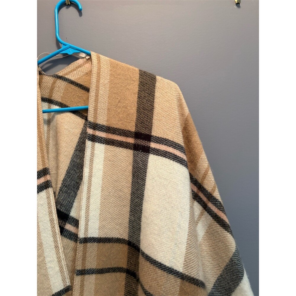 Old Navy Shawl Wrap Womens One Size Beige Plaid Fringe Open Front Soft - Picture 4 of 6